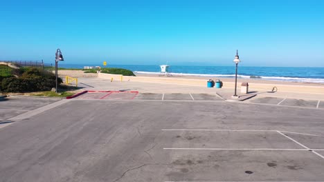 2020---aerial-of-empty-parking-lots-and-abandoned-beaches-of-southern-california-during-covid-19-coronavirus-epidemic-as-people-stay-home-en-masse