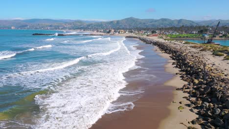 2020:-Antena-De-Playas-Abandonadas-Y-Vacías-Del-Sur-De-California-Sin-Nadie-Durante-La-Epidemia-De-Coronavirus-Covid-19-Mientras-La-Gente-Se-Queda-En-Casa-En-Masa-4