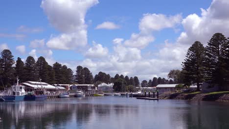 Establishing-shot-of-Port-Fairy-Victoria-Australia-harbor-bay-and-boats