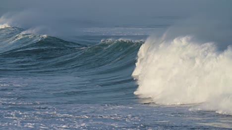 Große-Wellen-Rollen-In-Zeitlupe-An-Die-Küste-Von-Hawaii-4