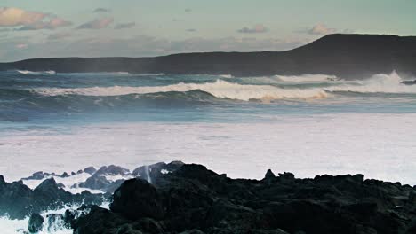 Große-Wellen-Rollen-In-Zeitlupe-An-Die-Küste-Von-Hawaii-8