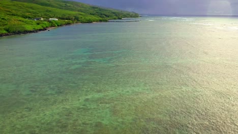 Antenne-über-Kahina-Steinfischteich-Entlang-Der-Küste-Von-Maui-Hawaii-1