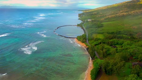 Antenne-über-Kahina-Steinfischteich-Entlang-Der-Küste-Von-Maui-Hawaii-2