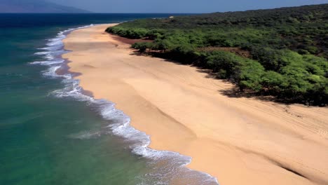 Schöne-Antenne-über-Einem-Einsamen-Strand-Oder-Einer-Küste-In-Polihua-Lanai-Hawaii-6