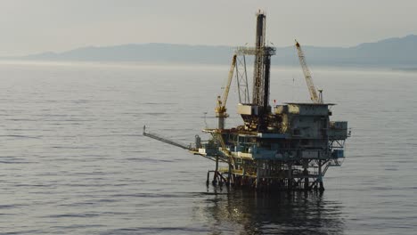 A-beautiful-vista-aérea-shot-over-oil-derricks-and-platforms-in-the-Santa-Barbara-Channel-California