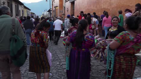 Pov-Shot-Caminando-Por-Una-Calle-Muy-Transitada-Durante-Las-Celebraciones-De-Pascua-En-La-Antigua-Guatemala-2