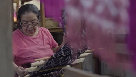 A-Maya-woman-weaves-using-a-traditional-loom-in-Guatemala