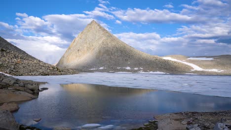 Unberührte-High-Sierra-Nevada-Landschaft-Am-Royce-Lake-3