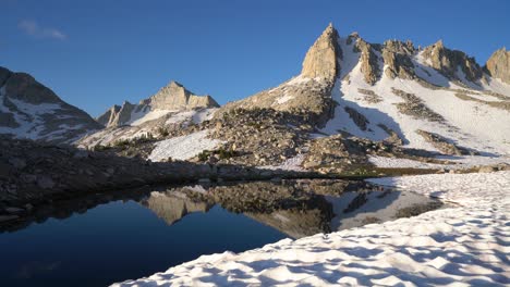 Reflexion-Der-Hohen-Sierra-Landschaft-Im-Granitpark-1