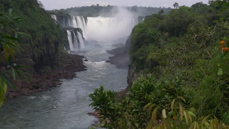 Ver-El-Río-Iguazú-Hasta-La-Garganta-Del-Diablo-4