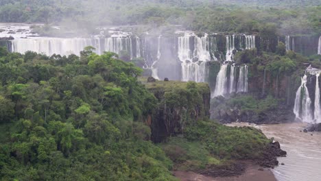 Vista-Desde-Brasil-De-Las-Cataratas-Del-Iguazú-En-Argentina-10