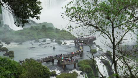 Touristische-Gehwege-Brasilianische-Seite-Der-Iguazu-Wasserfälle