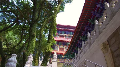 Establecimiento-De-Tiro-Del-Monasterio-Budista-De-Tian-Tan-Buddha-En-La-Isla-De-Lantau,-Hong-Kong,-China