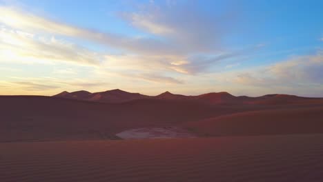Eine-Bemerkenswerte-Antenne-über-Wüstensanddünen-Bei-Sonnenaufgang-In-Marokko-4