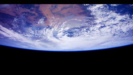 Amazing-Shots-Of-Earth-From-The-International-Espacio-Station-In-4K-1