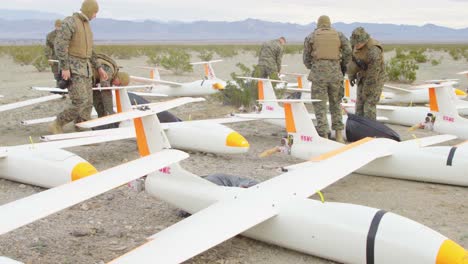 Wir-Marines-Mit-Der-Flugabwehrschule-Für-Niedrige-Höhe-Feuern-Stinger-Raketen-Ab-Und-Verwenden-Drohnen-Im-Luft-Boden-Kampfzentrum-Des-Marine-Corps