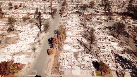 Shocking-vista-aérea-of-devastation-from-the-2017-Santa-Rosa-Tubbs-fire-disaster-13