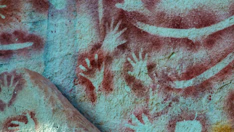 Amazing-aboriginal-cave-art-at-Carnarvon-Gorge-in-Western-Australia-1