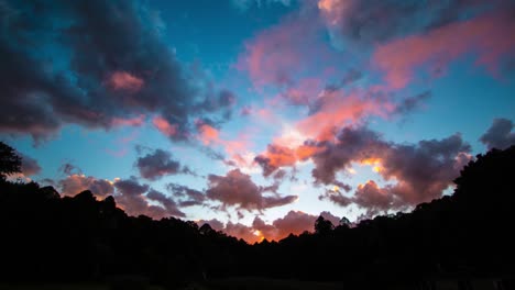 Zeitraffer-Schöne-Wolken-Am-Mt-Gravatt-Queensland-Australien