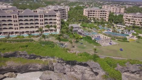 Antena-De-La-Costa-Y-Hoteles-De-Lujo-En-La-Isla-Caribeña-De-Barbados.