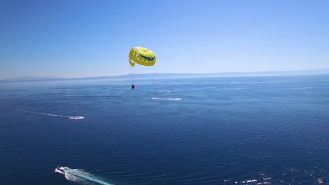Beautiful-vista-aérea-over-parasailing-parasailors-near-Hvar-on-the-Adriatic-coastline-Croatia