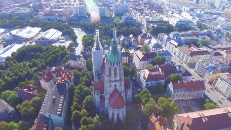 Hermosa-Vista-Aérea-De-La-Catedral-Gótica-De-San-Pablo-En-Munich,-Alemania