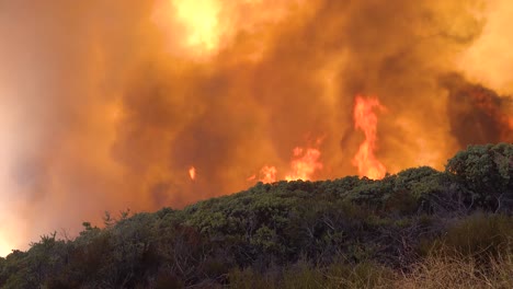 A-Vast-And-Fast-Moving-Wildifre-Burns-As-A-Huge-Brush-Fire-On-The-Hillsides-Of-Southern-California-During-The-Cave-Fire-In-Santa-Barbara-4