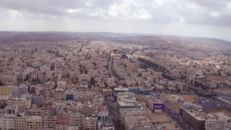 Hohe-Antenne-über-Der-Stadt-Amman-Jordanien