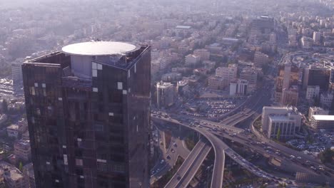 Antenne-über-Der-Stadt-Amman-Jordanien-Im-Geschäftsviertel-Der-Stadt-Wolkenkratzer-Und-Büros
