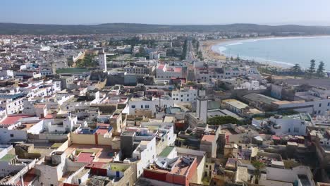 Antena-Sobre-La-Antigua-Ciudad-De-Essaouira-Marruecos-Con-Murallas-Y-Medina