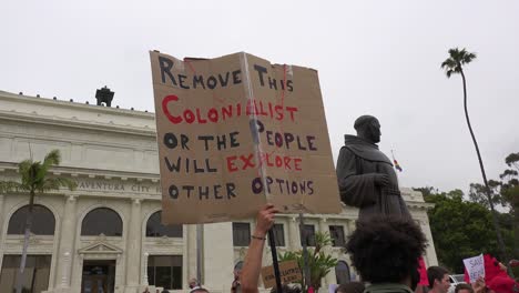 Chumash-Indianer-Protest-Gegen-Vater-Junipero-Serra-Statue-Vor-Dem-Rathaus-Ventura-Kalifornien-1