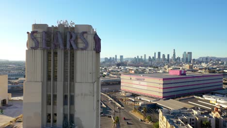 Luftaufnahme-Des-Historischen-Sears-Gebäudes-In-Der-Nähe-Der-Innenstadt-Von-Los-Angeles