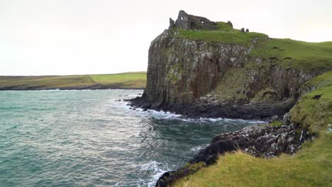 Las-Ruinas-Del-Castillo-De-Duntulm-Se-Ven-Al-Atardecer-En-La-Isla-De-Skye-En-Escocia-1
