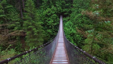 Die-Lynn-Canyon-Suspension-Bridge-Wird-In-Britisch-Kolumbien-Kanada-Betreten-Can