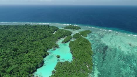 Eine-Luftaufnahme-Zeigt-Baer-Island-Indonesien