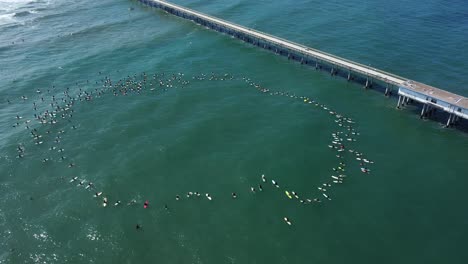 Vista-Aérea-over-surfers-in-circle-during-BLM-Black-Lives-Matter-Paddle-For-Freedom-gathering-in-California-1