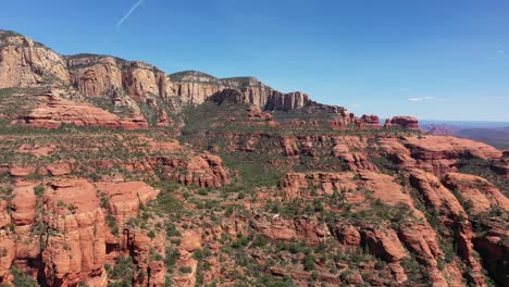 Beautiful-aerial-establishing-of-the-mountains-and-buttes-of-Sedona-Arizona-1