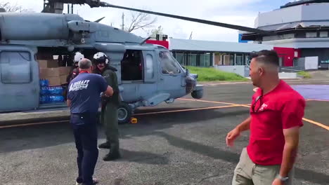 Wasser-Und-Hilfsgüter-Werden-Von-Den-US-Hilfsorganisationen-An-Die-Opfer-Des-Hurrikans-Maria-In-Puerto-Rico-Geliefert-10