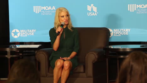 Kellyanne-Conway-Habla-En-Una-Reunión-De-Mujeres-Militares-En-2017