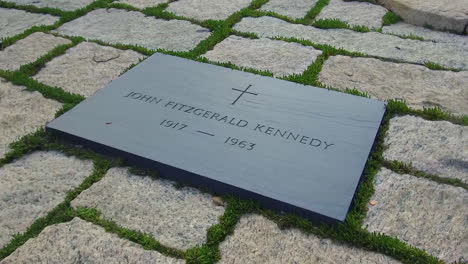 Tumba-De-John-F.Kennedy-En-El-Cementerio-De-Arlington