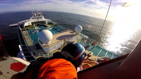 Un-Pasajero-Herido-Enfermo-Es-Rescatado-De-Un-Crucero-Por-La-Guardia-Costera-De-EE.-UU.