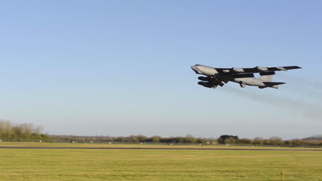 Eine-B52-Stratofortress-Hebt-Von-Raf-Fairford-Ab