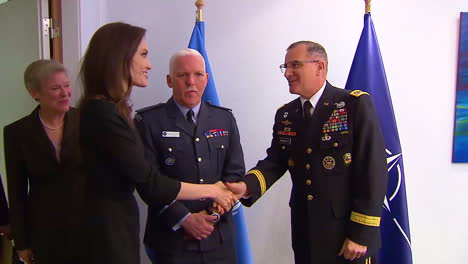 Angelina-Jolie-Nimmt-In-Ihrer-Eigenschaft-Als-UN-Hochkommissarin-Für-Flüchtlinge-An-Einem-Treffen-Im-Nato-Hauptquartier-Teil
