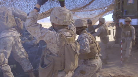 US-Marines-Nehmen-An-Einer-Übung-Zur-Koordination-Der-Feuerunterstützung-Im-Marine-Corps-Air-Ground-Combat-Center-In-Twentynine-Palms-Kalifornien-Teil