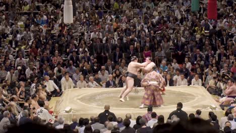 President-Donald-Trump-And-First-Lady-Melania-Trump-Attend-A-Sumo-Wrestling-Match-In-Japón-2019