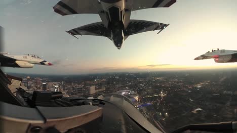 Cockpit-Aufnahmen-Von-Einer-F16,-Die-Einen-Überflug-Für-Super-Bowl-Liii-2019-Macht-Doing