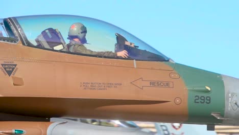 Un-Avión-taxis-En-La-Base-De-La-Fuerza-Aérea-De-Nellis-Durante-La-Bandera-Roja-191-Ejercicio-2019