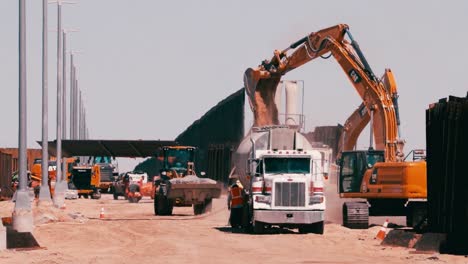 El-Cuerpo-De-Ingenieros-Del-Ejército-Trabaja-En-La-Construcción-Del-Muro-Fronterizo-Mexicano-americano-2019