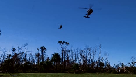 Floridas-Nationalgardisten-Landen-Per-Hubschrauber-In-Panama-Stadt-City