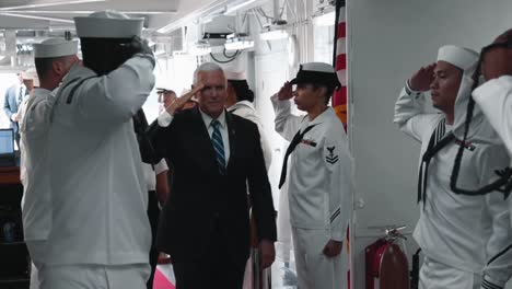 Mike-Pence-Besucht-Seeleute-Auf-Der-Usns-Komfort-Und-Hält-Eine-Rede-über-Venezuela